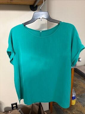 Relaxed Green Short-Sleeve Tunic Top